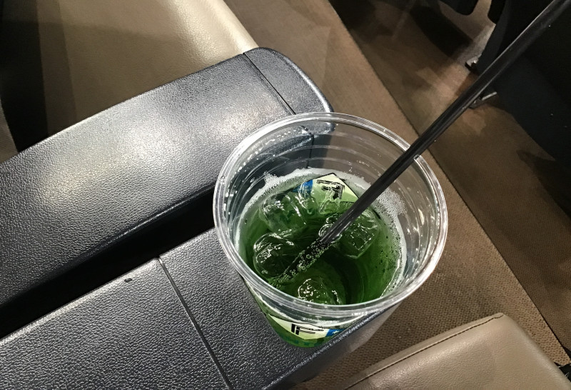 ダグアウトシートのドリンクホルダー