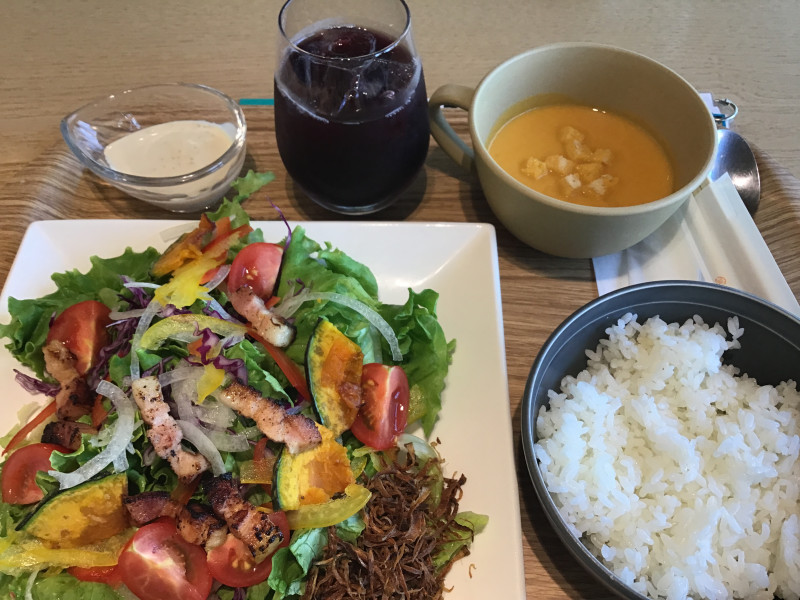 まるごとレタスのフレッシュサラダ