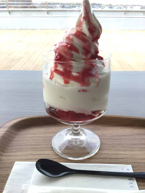 白い恋人ソフトクリームぜんざいいちご