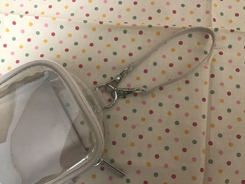 myfaデコレーションボックスポーチミニのストラップ